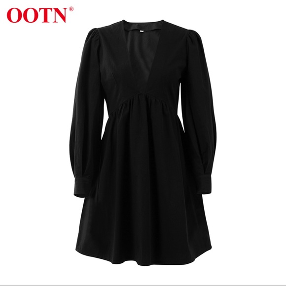 Black Vneck Puff Sleeve Dress 🖤 - Picture 3 of 4